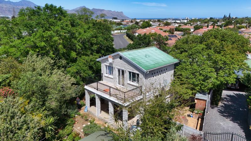 4 Bedroom Property for Sale in Somerset West Western Cape